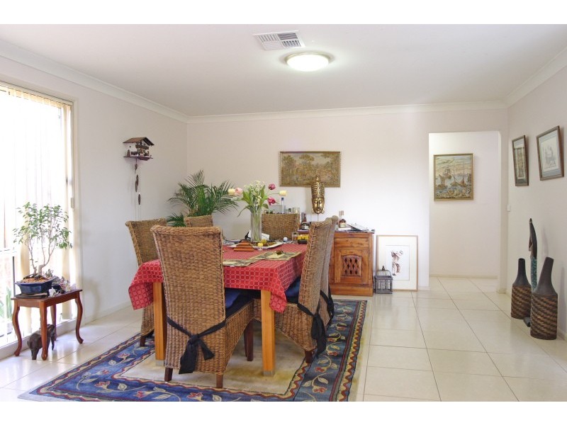 6 Hebrides Avenue, Macquarie Links NSW 2565