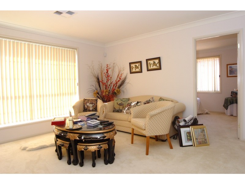 6 Hebrides Avenue, Macquarie Links NSW 2565