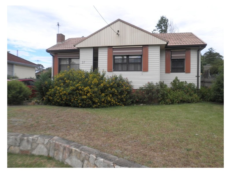 37 BURRAWONG CRESCENT, Elderslie NSW 2570