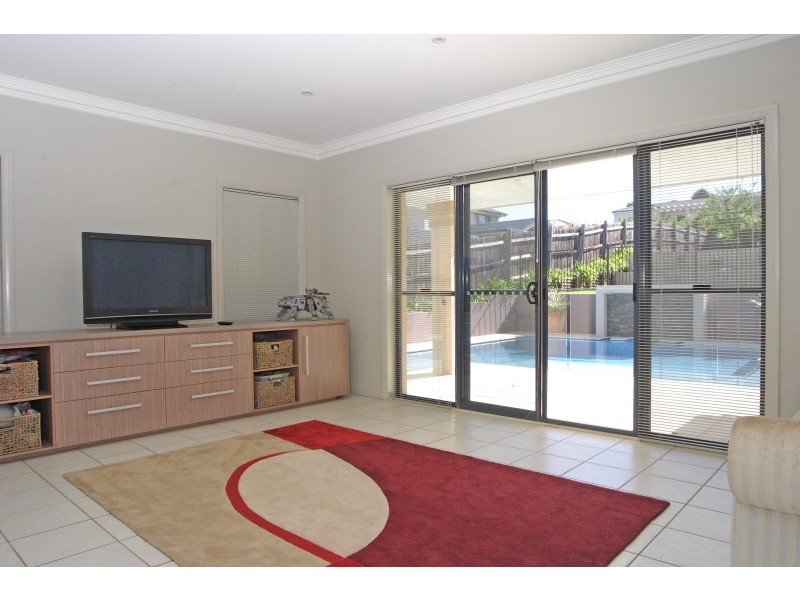 37 Strathwallen Close, Macquarie Links NSW 2565