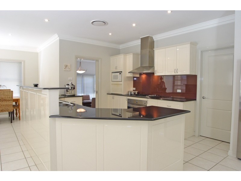 37 Strathwallen Close, Macquarie Links NSW 2565