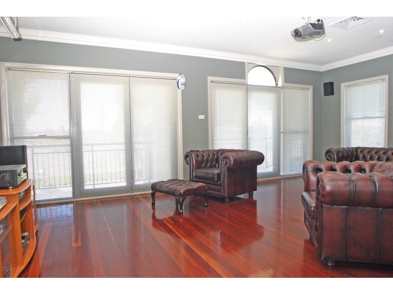 37 Strathwallen Close, Macquarie Links NSW 2565