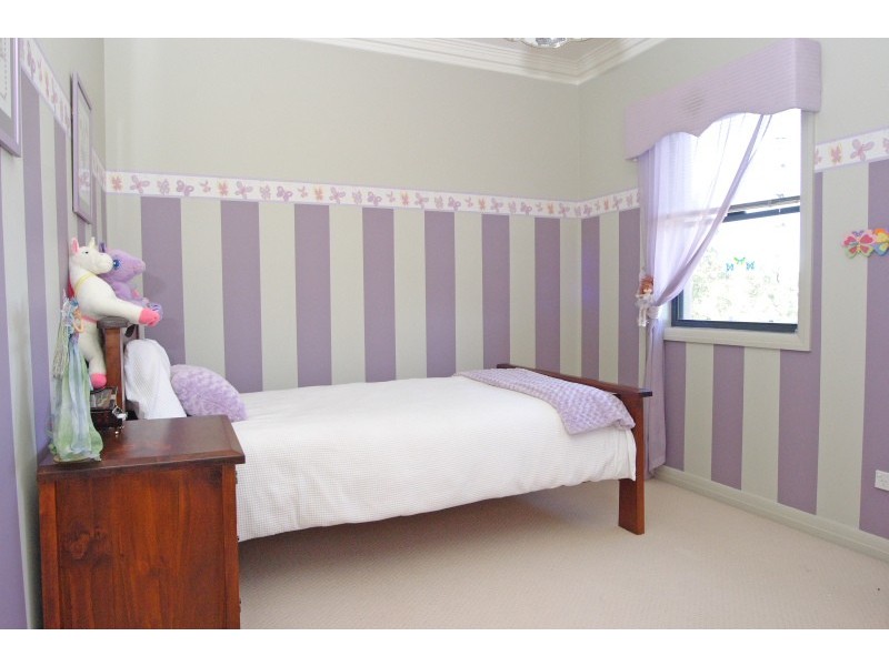 37 Strathwallen Close, Macquarie Links NSW 2565