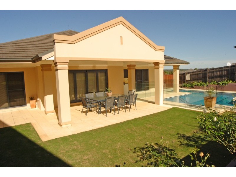 37 Strathwallen Close, Macquarie Links NSW 2565