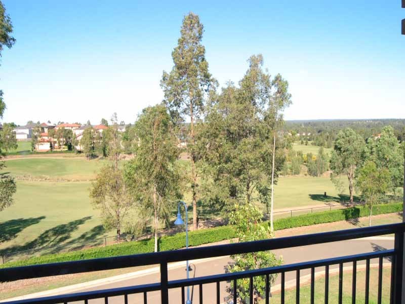 37 Strathwallen Close, Macquarie Links NSW 2565
