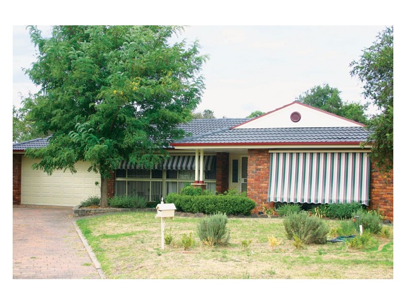 12 Merriman Place, Elderslie NSW 2570