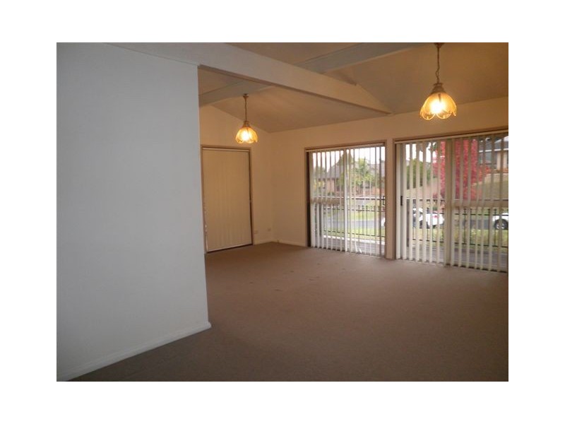 17 Peridot Close, Eagle Vale NSW 2558