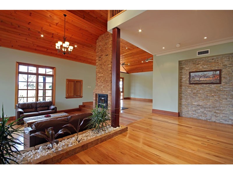 120 Mount View Close, Razorback NSW 2571
