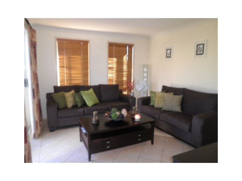 8 Brookview Street, Currans Hill NSW 2567