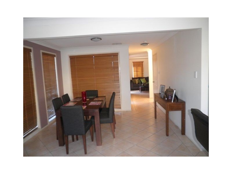 8 Brookview Street, Currans Hill NSW 2567