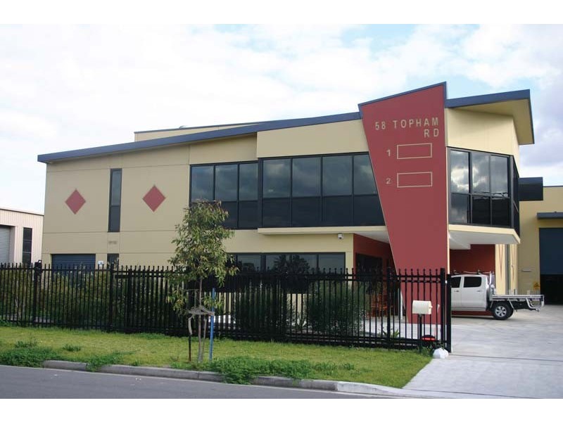 Level 1 58 Topham Road, Smeaton Grange NSW 2567