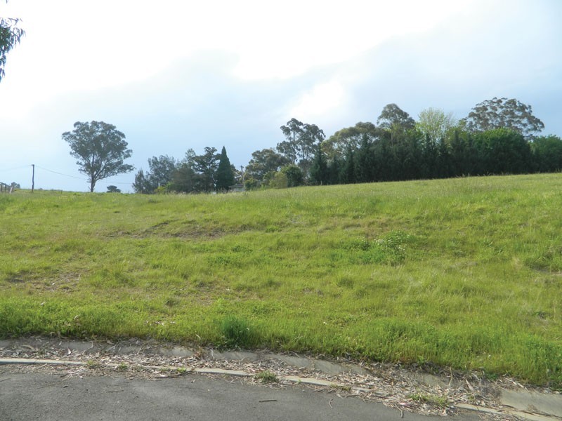 5 Yewens Circuit, Grasmere NSW 2570