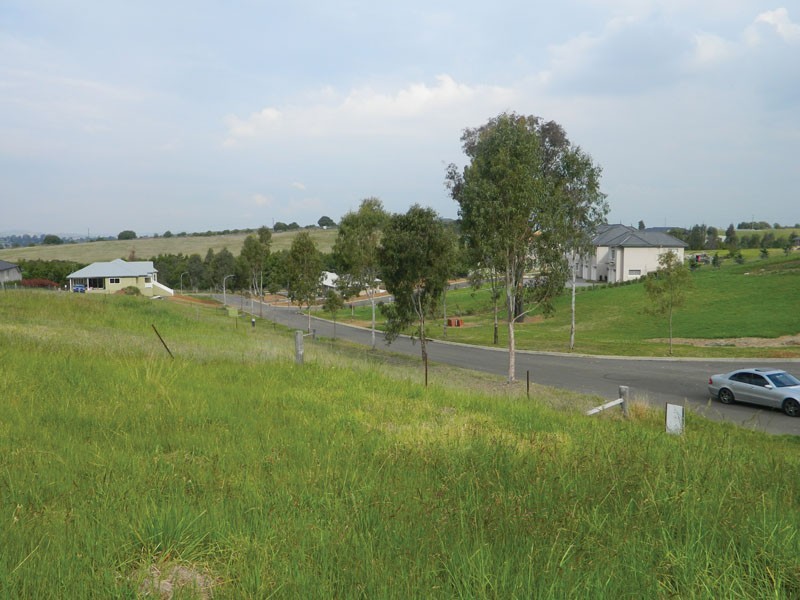 5 Yewens Circuit, Grasmere NSW 2570