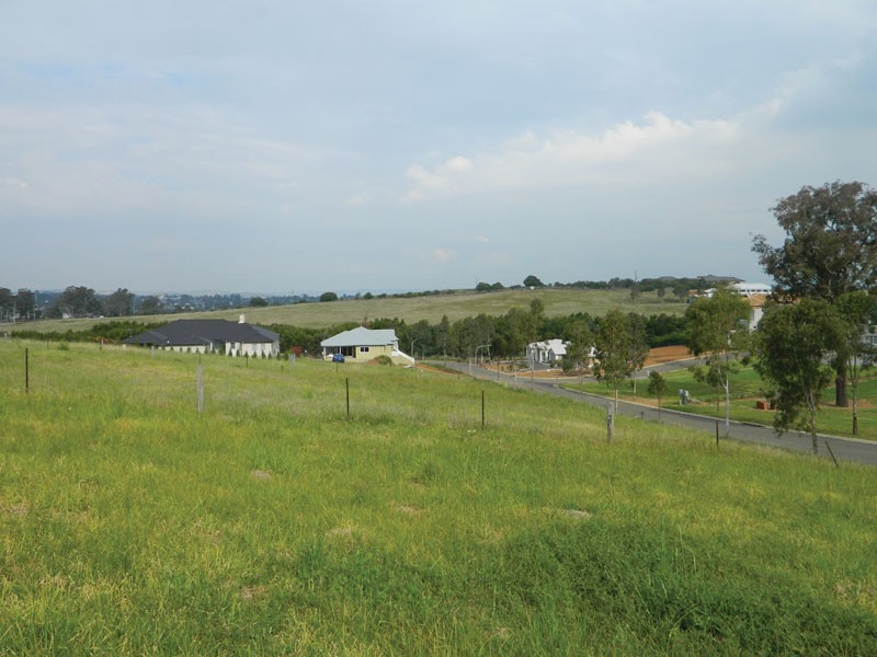 5 Yewens Circuit, Grasmere NSW 2570