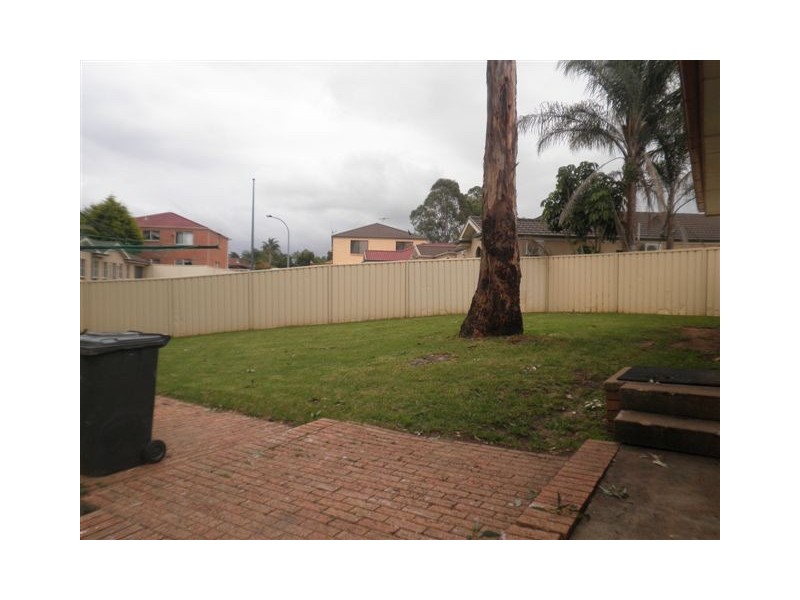 6 Tungoo Place, St Helens Park NSW 2560
