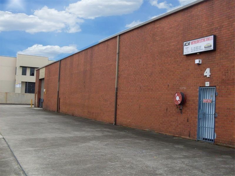 4/11  Swaffham Road, Minto NSW 2566