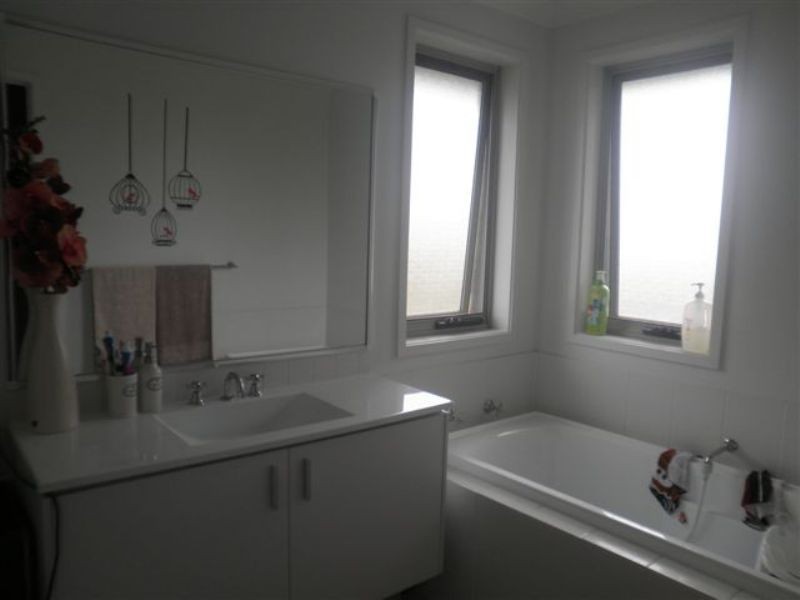 100 Minorca Circuit, Spring Farm NSW 2570