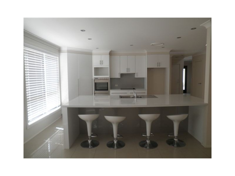 5 McBrien Place, The Oaks NSW 2570