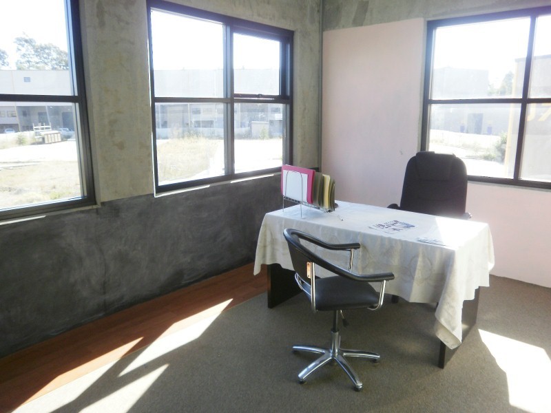 J6 / 5-7 Hepher Road, Campbelltown NSW 2560