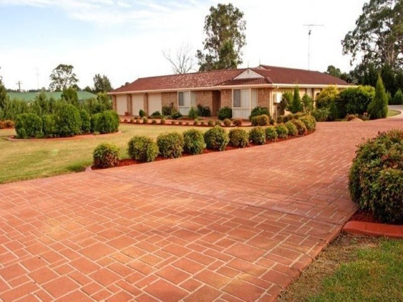 5 Aberfoyle Place, Grasmere NSW 2570