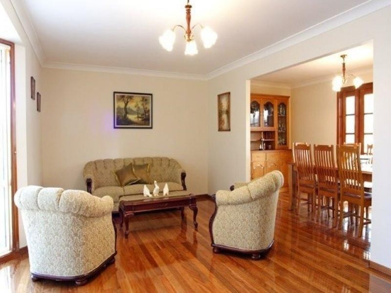 5 Aberfoyle Place, Grasmere NSW 2570