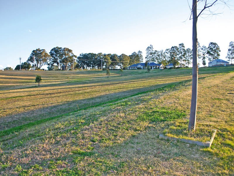 17 The Old Oaks Road, Grasmere NSW 2570