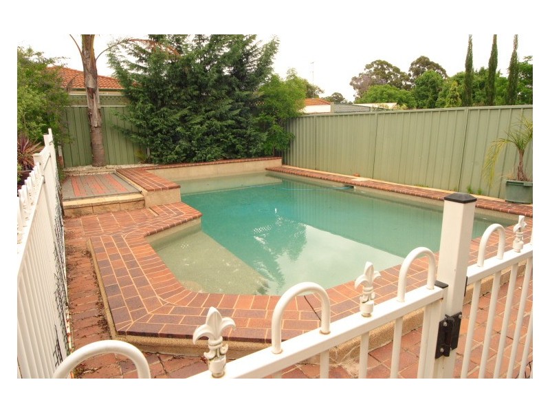 8  Cashmere Drive, Elderslie NSW 2570