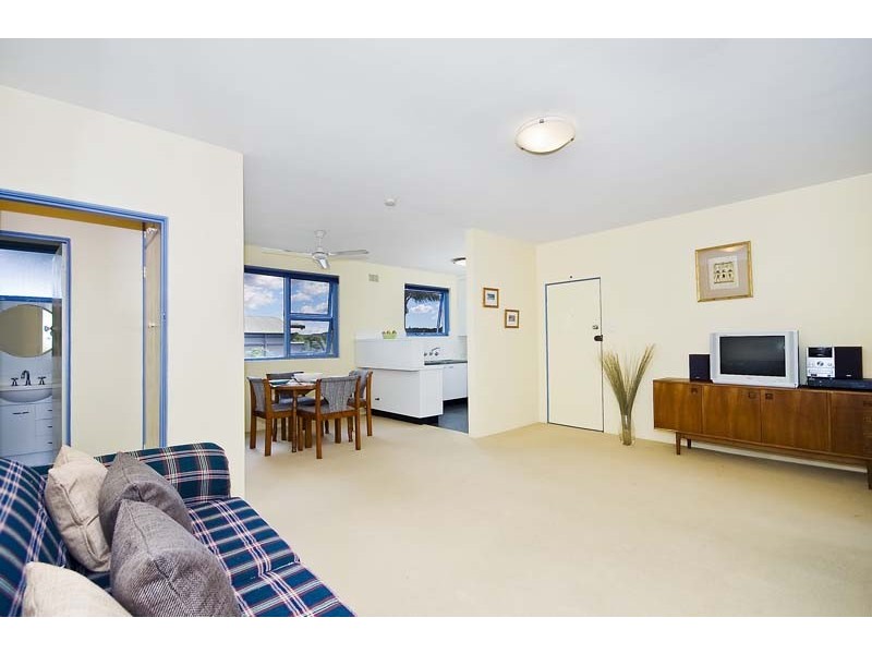 2/12 Goodwin Street, Narrabeen NSW 2101