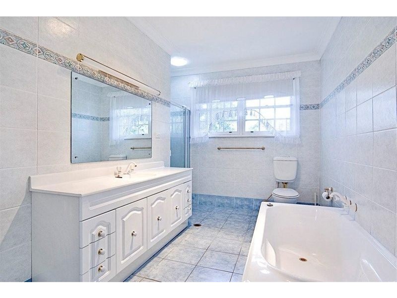 6 Aranda Drive, Frenchs Forest NSW 2086