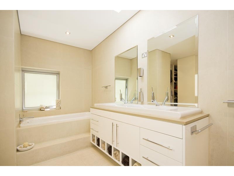 109 Headland Road, Curl Curl NSW 2096