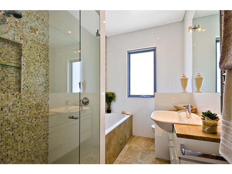 2 Bruce Lane, North Curl Curl NSW 2099