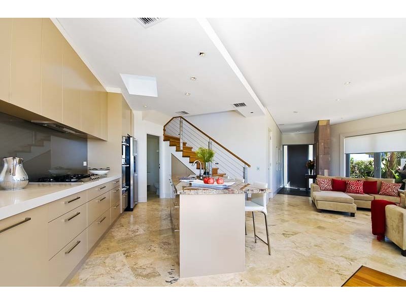 2 Bruce Lane, North Curl Curl NSW 2099