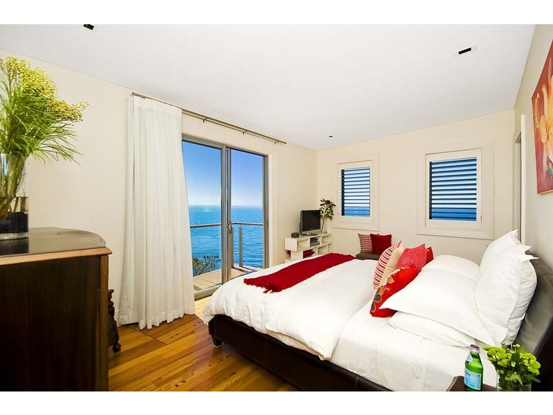 2 Bruce Lane, Curl Curl NSW 2096