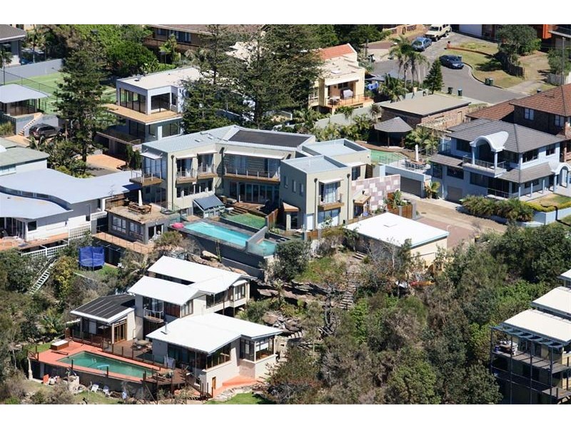 2 Bruce Lane, Curl Curl NSW 2096