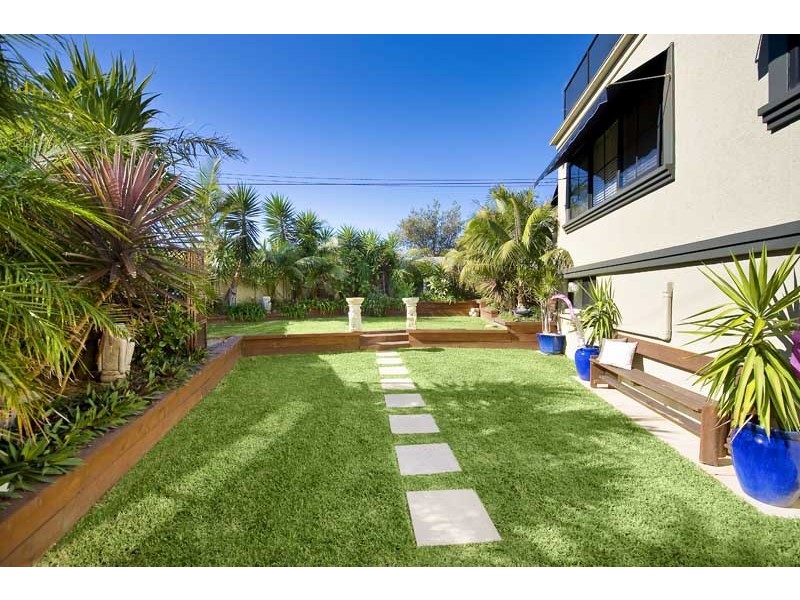84 Carrington Parade, Curl Curl NSW 2096