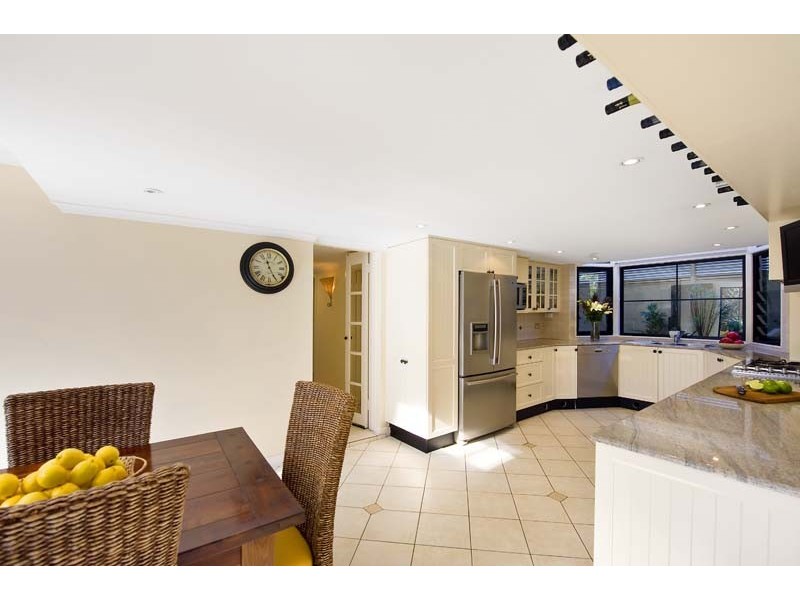 84 Carrington Parade, Curl Curl NSW 2096