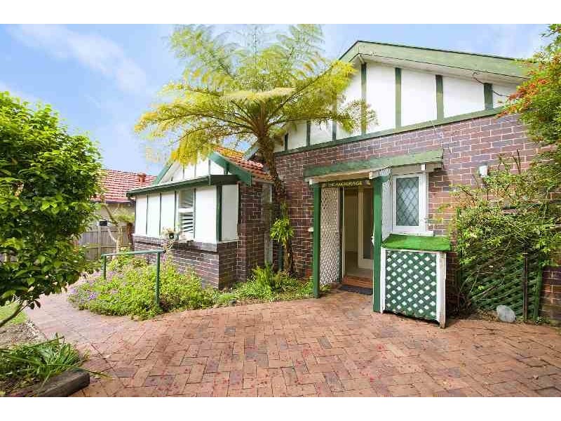 135 Eastern Valley Way, Castlecrag NSW 2068