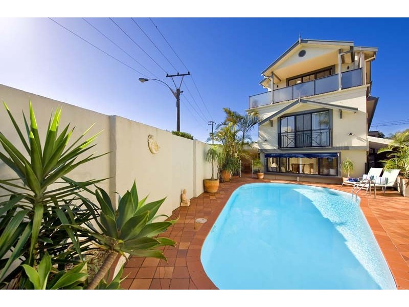 84 Carrington Parade, Curl Curl NSW 2096