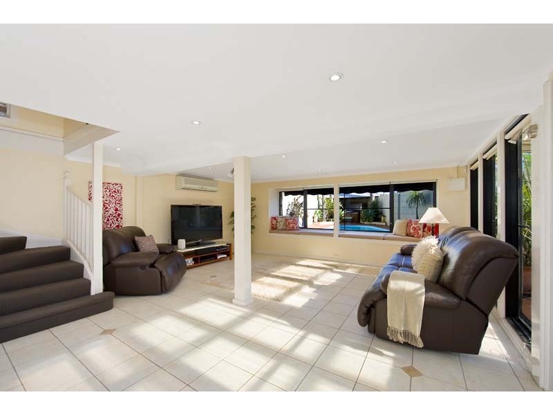 84 Carrington Parade, Curl Curl NSW 2096