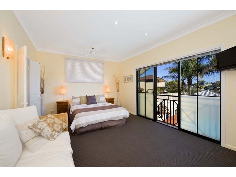 84 Carrington Parade, Curl Curl NSW 2096