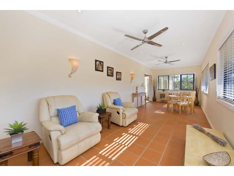 84 Carrington Parade, Curl Curl NSW 2096