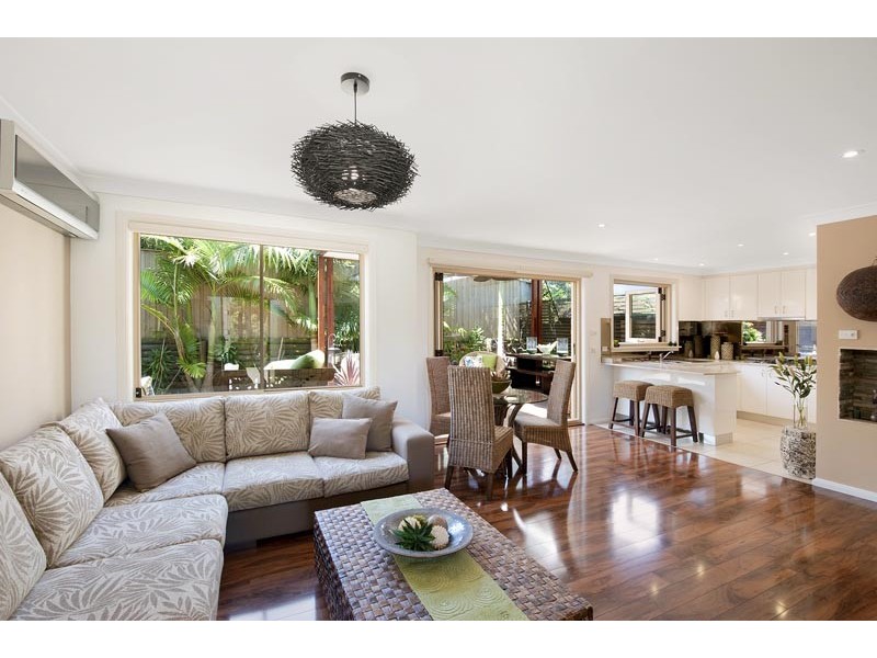 11 Lorikeet Grove, Warriewood NSW 2102