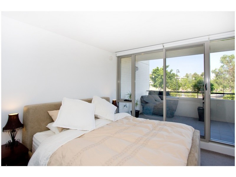 3/5  Sandpiper, Newington NSW 2127