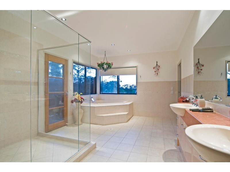 14 Larcombe Drive, Wongawallan QLD 4210