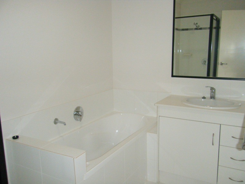 1/7 Amaray Drive, Upper Coomera QLD 4209