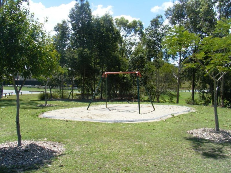 2/7 Amaray Drive, Upper Coomera QLD 4209