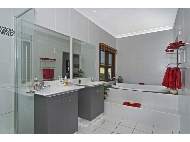 15 Polo Close, Wongawallan QLD 4210