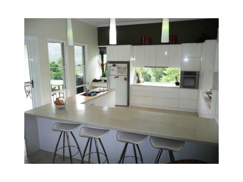 2 Ironbark Crt, Wongawallan QLD 4210