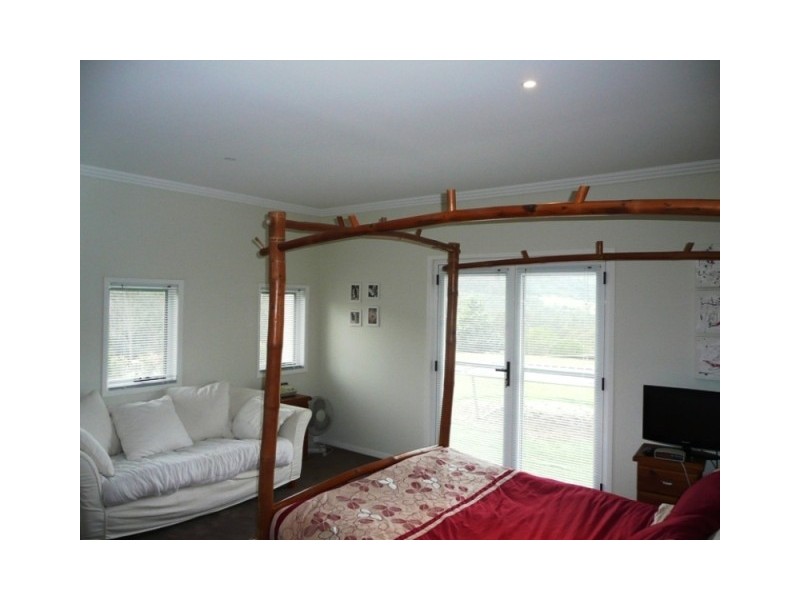 2 Ironbark Crt, Wongawallan QLD 4210