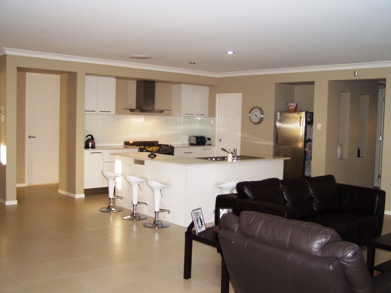 27 Camarillo Cct, Reedy Creek QLD 4227